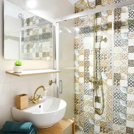 Spacious 2 Bd Seafront Escape In Volos W Patio
